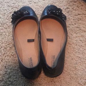 Black Stud Flower Kenneth Cole Reaction Flats